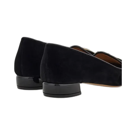 Velvet Pump With Maxi Gancini Detail