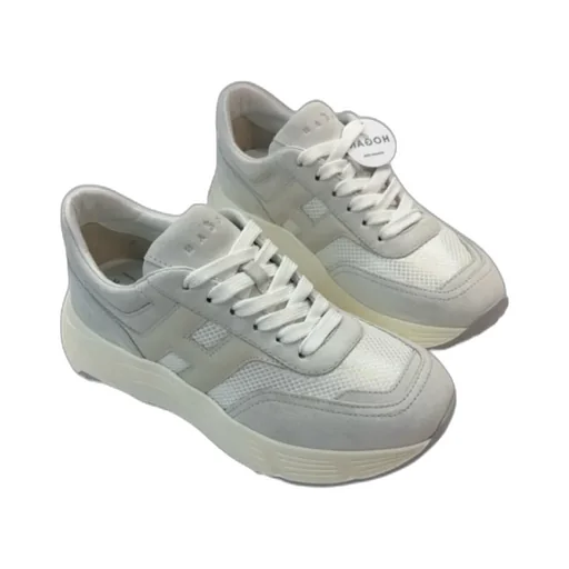 Round-Toed Athletic Shoes