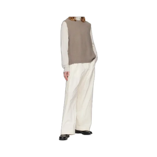Sleeveless Vest-Style Knitwear