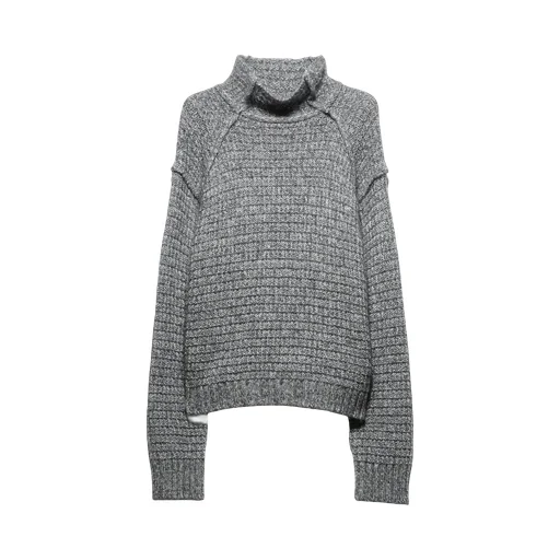 Long-Sleeved Knitwear