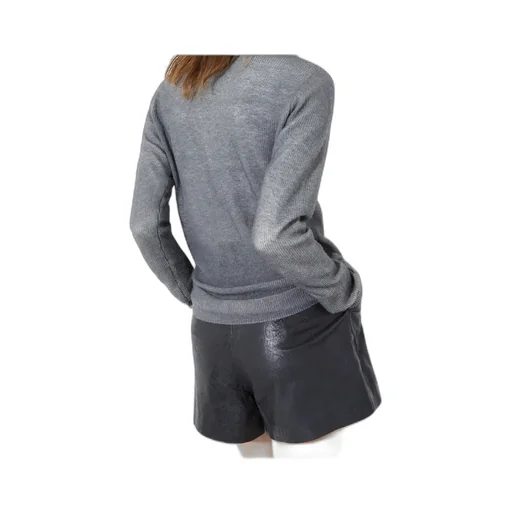 Long-Sleeved Pullover