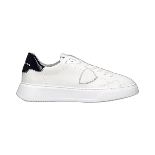 Round-Toed Athletic Shoes