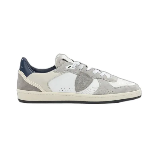 Round-Toed Athletic Shoes