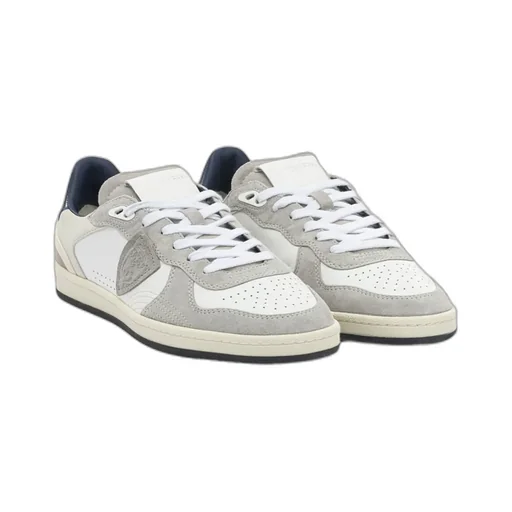 Round-Toed Athletic Shoes