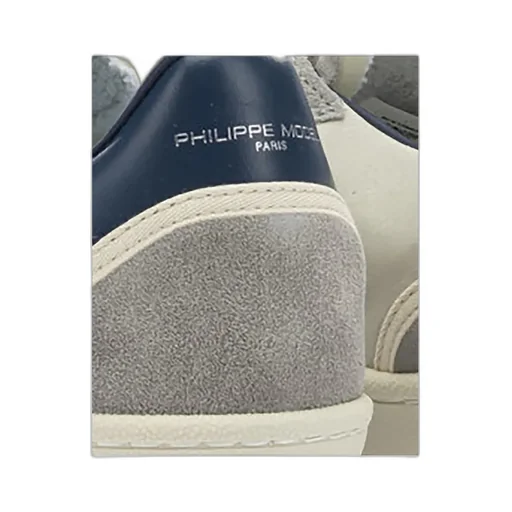 Round-Toed Athletic Shoes
