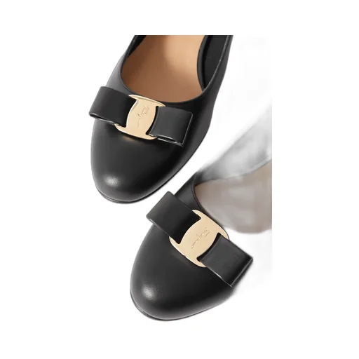 Vara Logo Low Heels