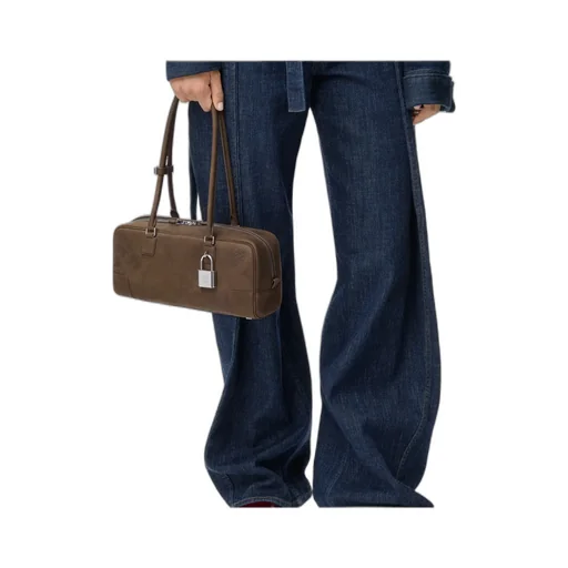 Amazona 31 Cropped Bag In Grained Nubuck