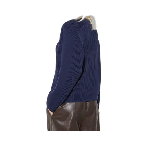 Long-Sleeved Knitwear