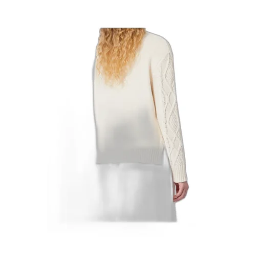 Long-Sleeved Knitwear