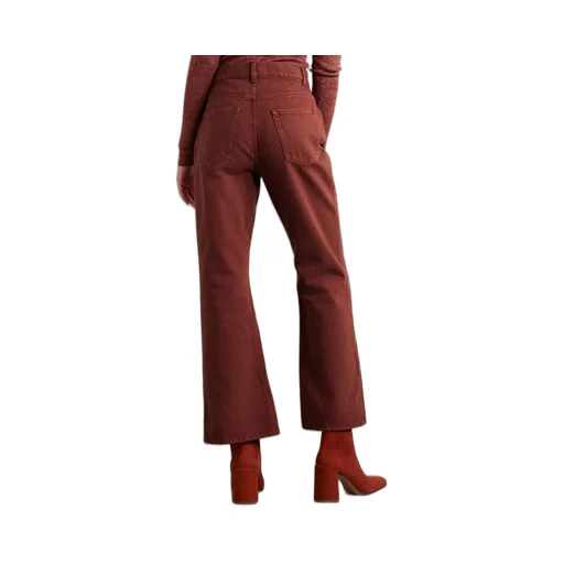 High-Waisted Jeans