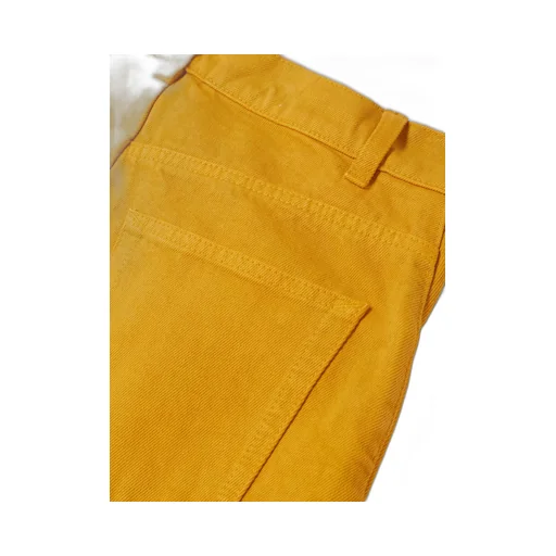 High-Waisted Jeans