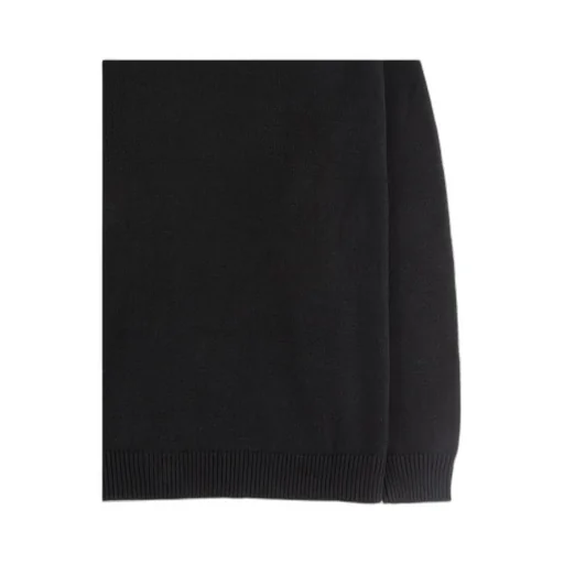 Black Long-Sleeved Pullover