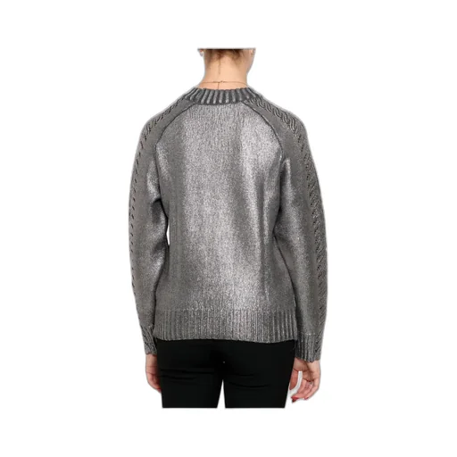 Long-Sleeved Pullover