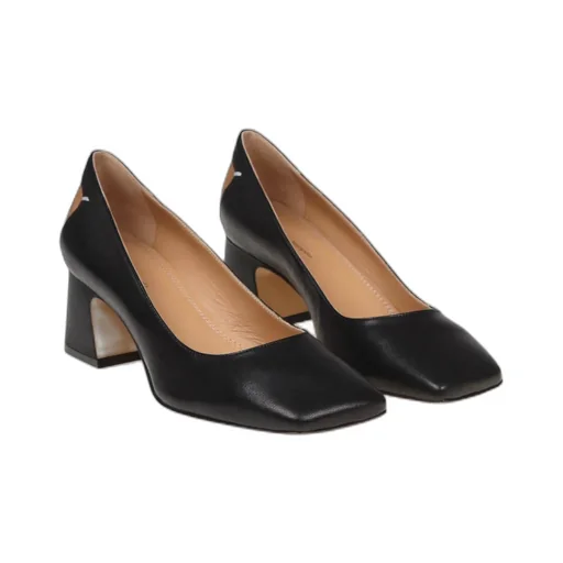 Four Stitches DÉCortiqué Pumps