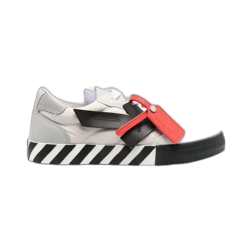 Logo-Patch Low-Top Sneakers