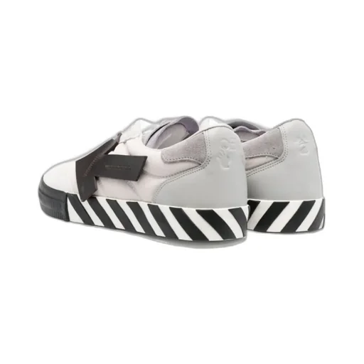 Logo-Patch Low-Top Sneakers