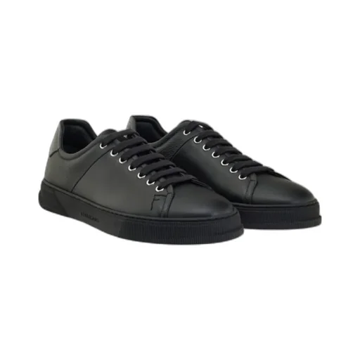 Low-Top Trainers