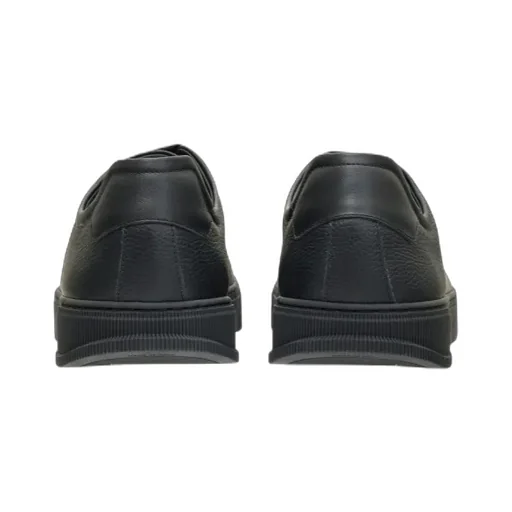 Low-Top Trainers