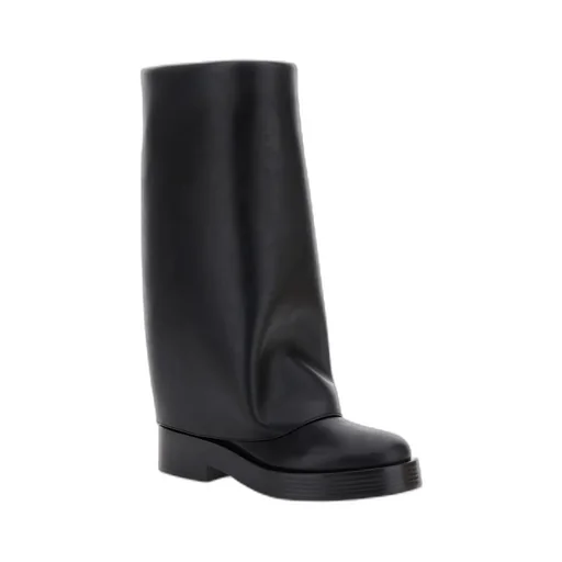 Loose Boots