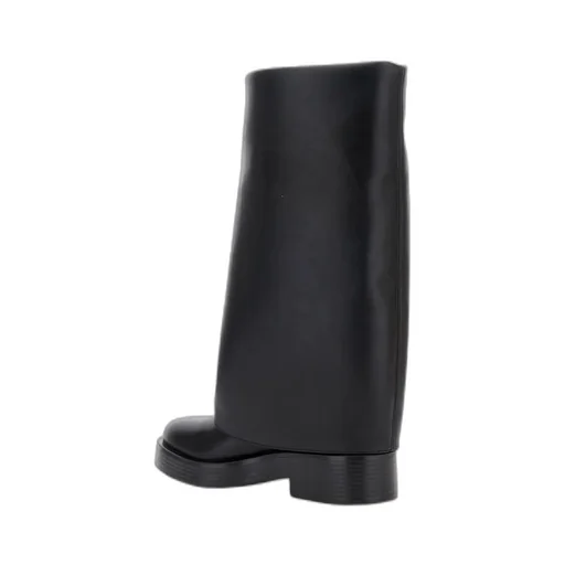 Loose Boots