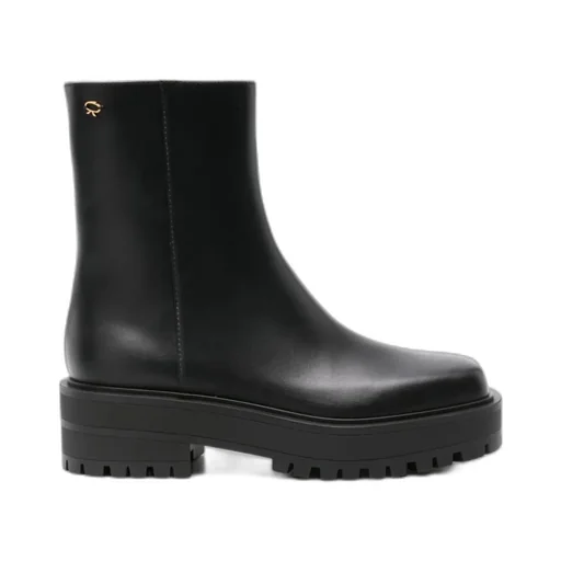 Put On Short Boots