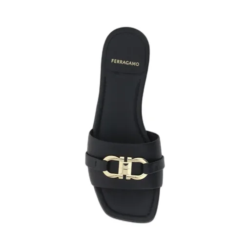 Flat-Bottomed Sandals