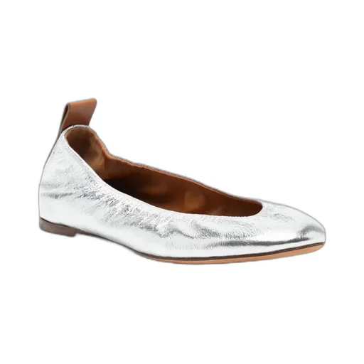Wear Ballet Shoes With A Round Head