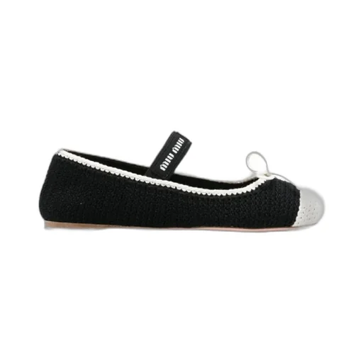 Bow-Decorated Flat Shoes