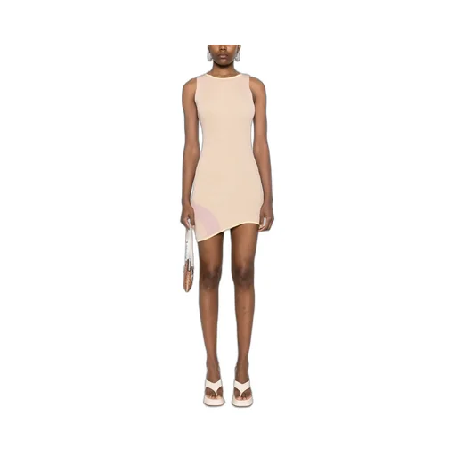 A Round-Necked Color Dress