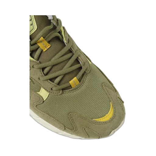 Wave Rider 10 Sneakers