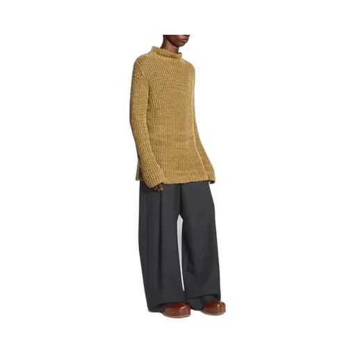 High-Necked Long-Sleeved Sweater
