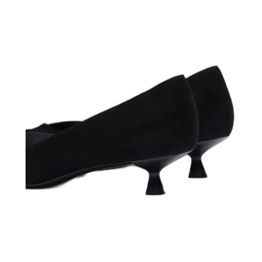 Eva Pointed Low Heels