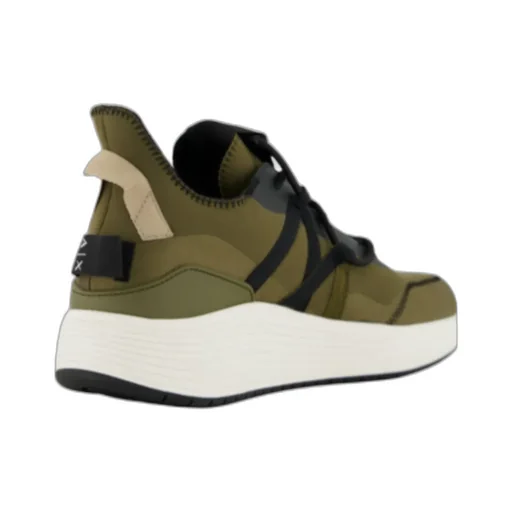 Low-Top Trainers