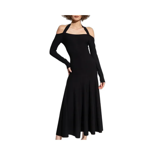A Shoulder-Length Dress