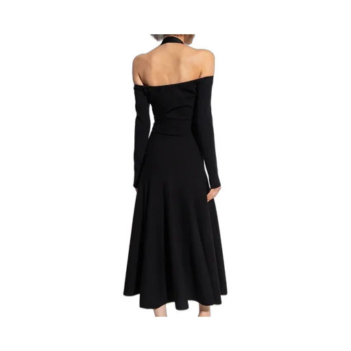A Shoulder-Length Dress