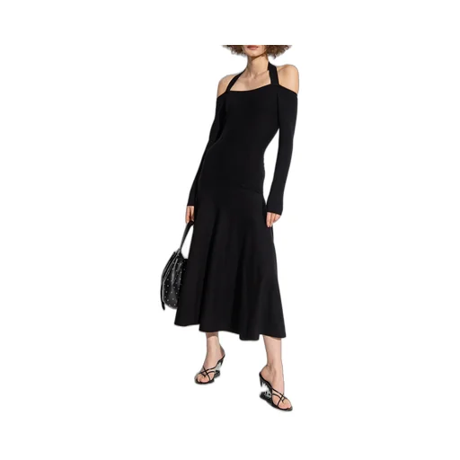 A Shoulder-Length Dress