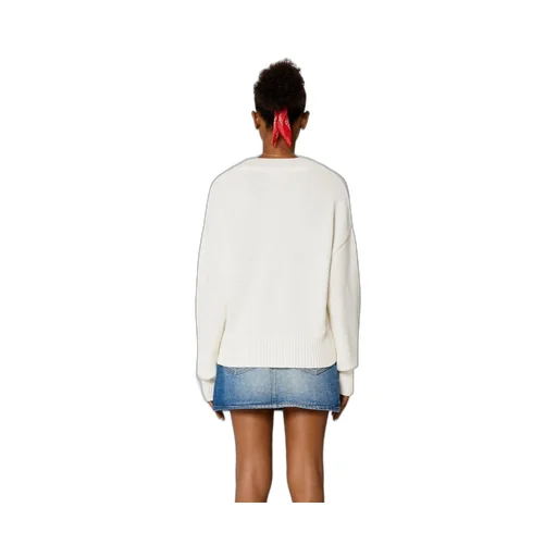 Ami De Coeur V-Neck Jumper