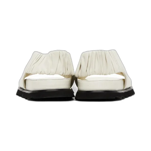 Square-Headed Flat Sandals