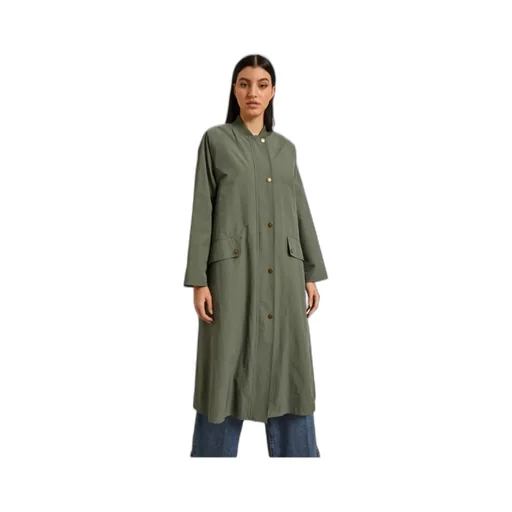 Long-Sleeved Windbreaker