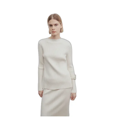 Long-Sleeved Round-Neck Sweater