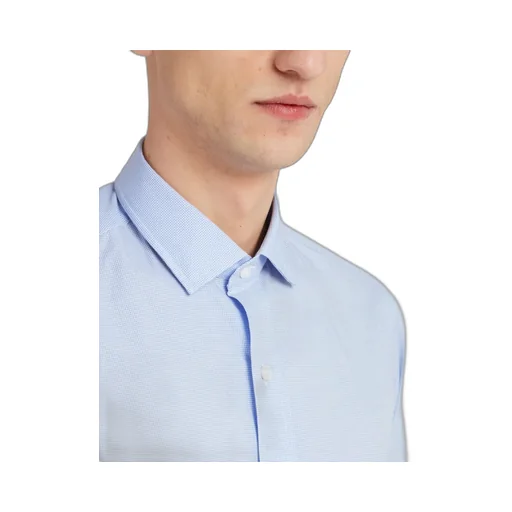 Button-Up Long-Sleeved Shirt