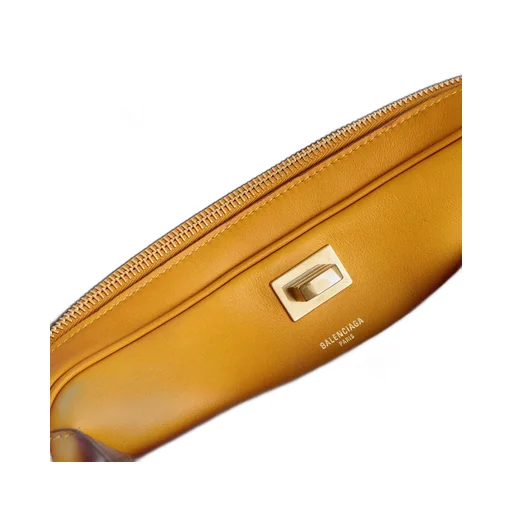 Le 7 Shoulder Bag Medium