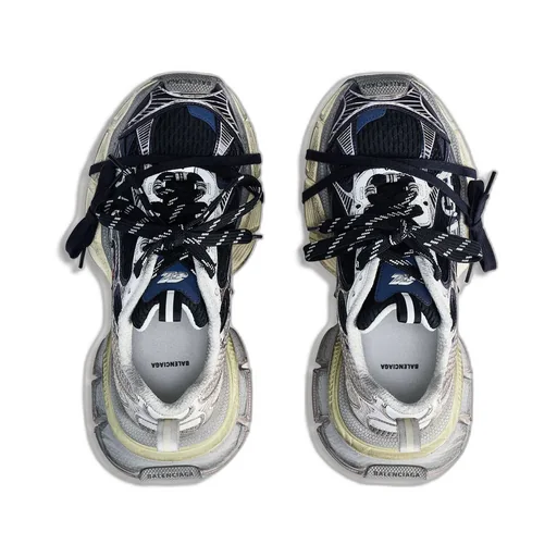 3Xl Split Logo Sneaker