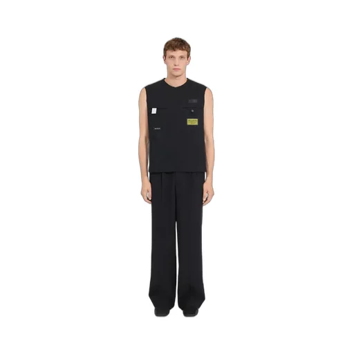 Reversed Sleeveless Shirt