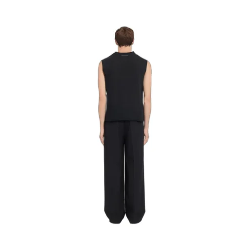 Reversed Sleeveless Shirt