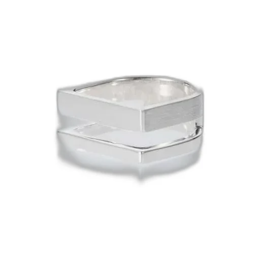 Different Width Ring With Hair Line
