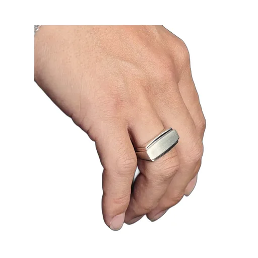 Center Weight Ring With Hair Line