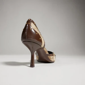 Savoy Pump