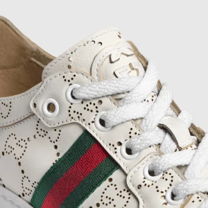 Stretch Low-Top Trainer