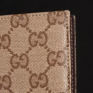 Gucci Essence Classic Passport Case